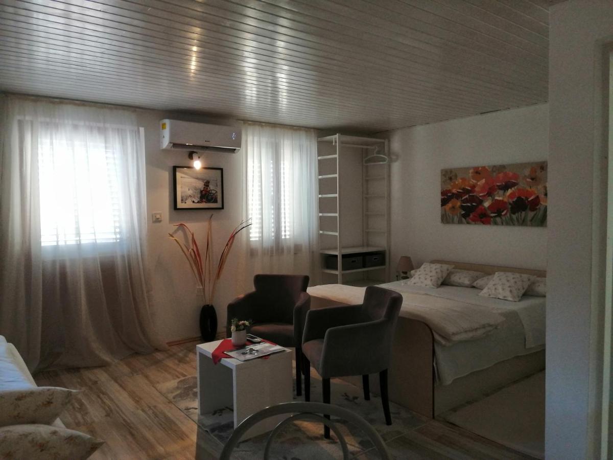 Studio Apartments Kuljis Vis Zewnętrze zdjęcie
