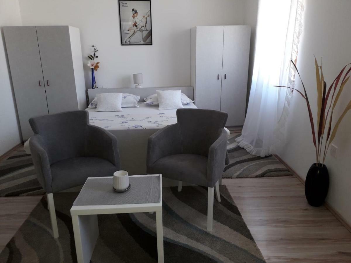 Studio Apartments Kuljis Vis Zewnętrze zdjęcie